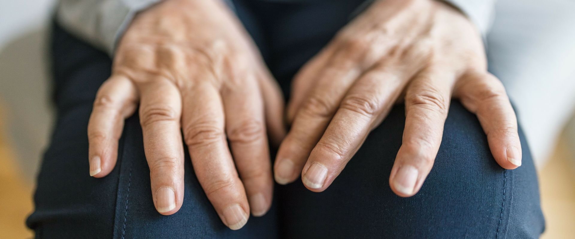 Pijnlijke, opgezwollen vingers door Reuma