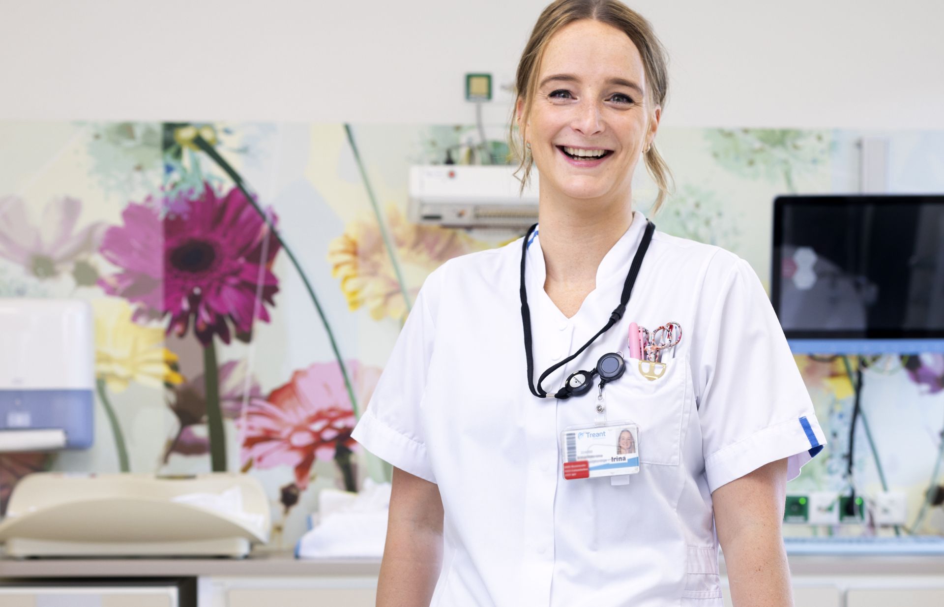 Irina Oldersma lachend aan het werk