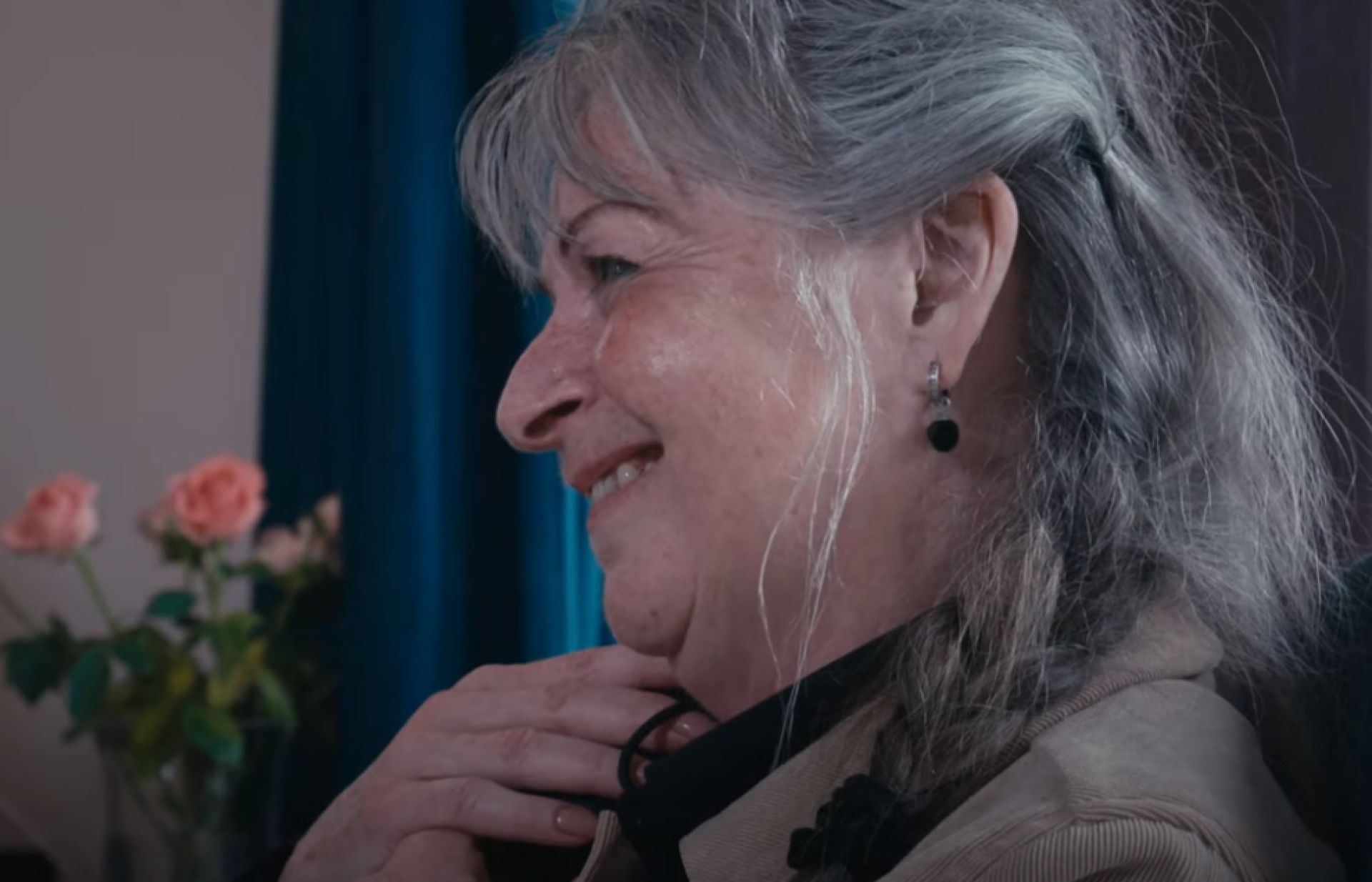 Patiënt raakt geëmotioneerd door een behandeling van een muziektherapeut.