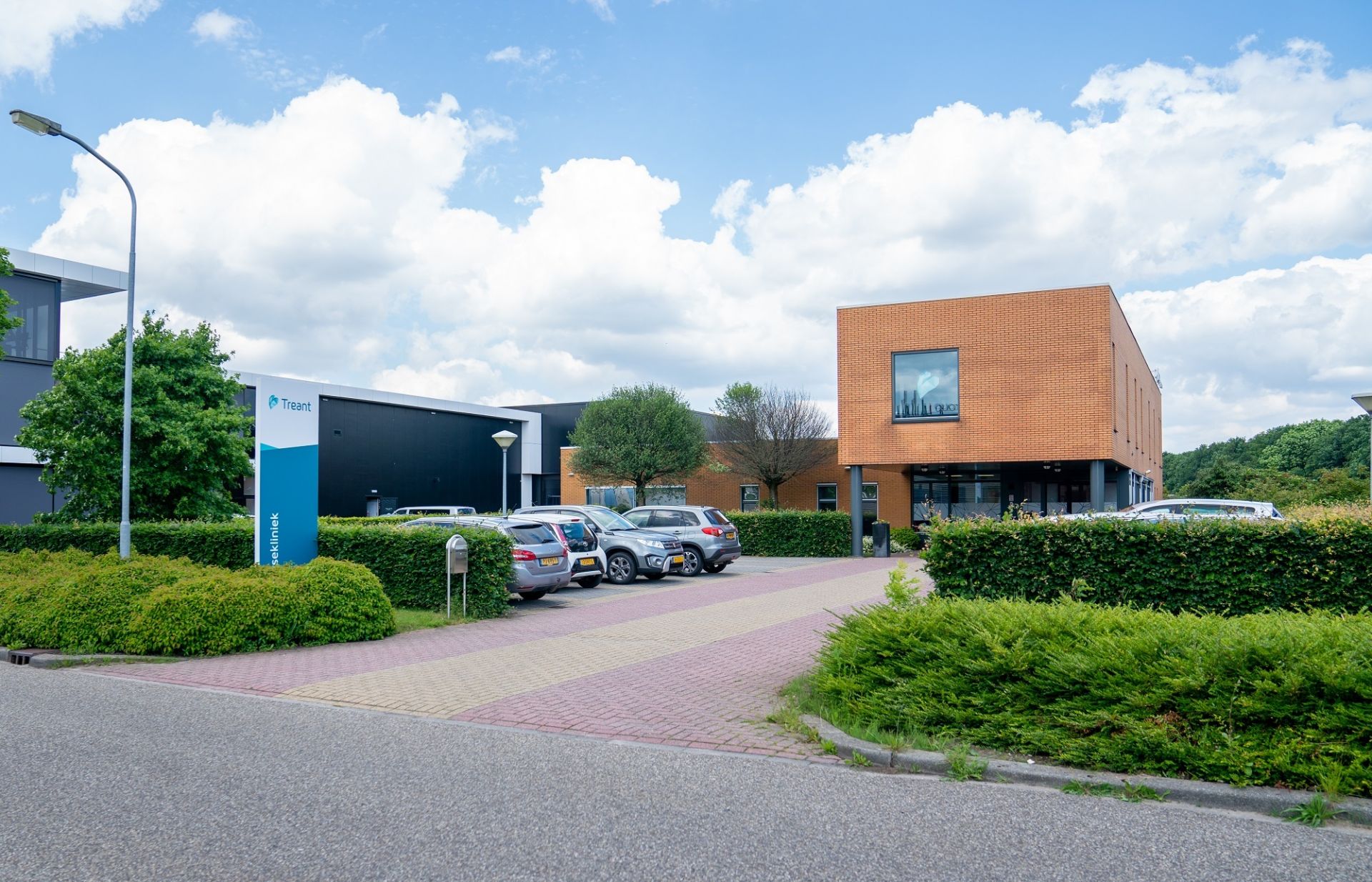 De buitenkant van de dialysekliniek in Beilen