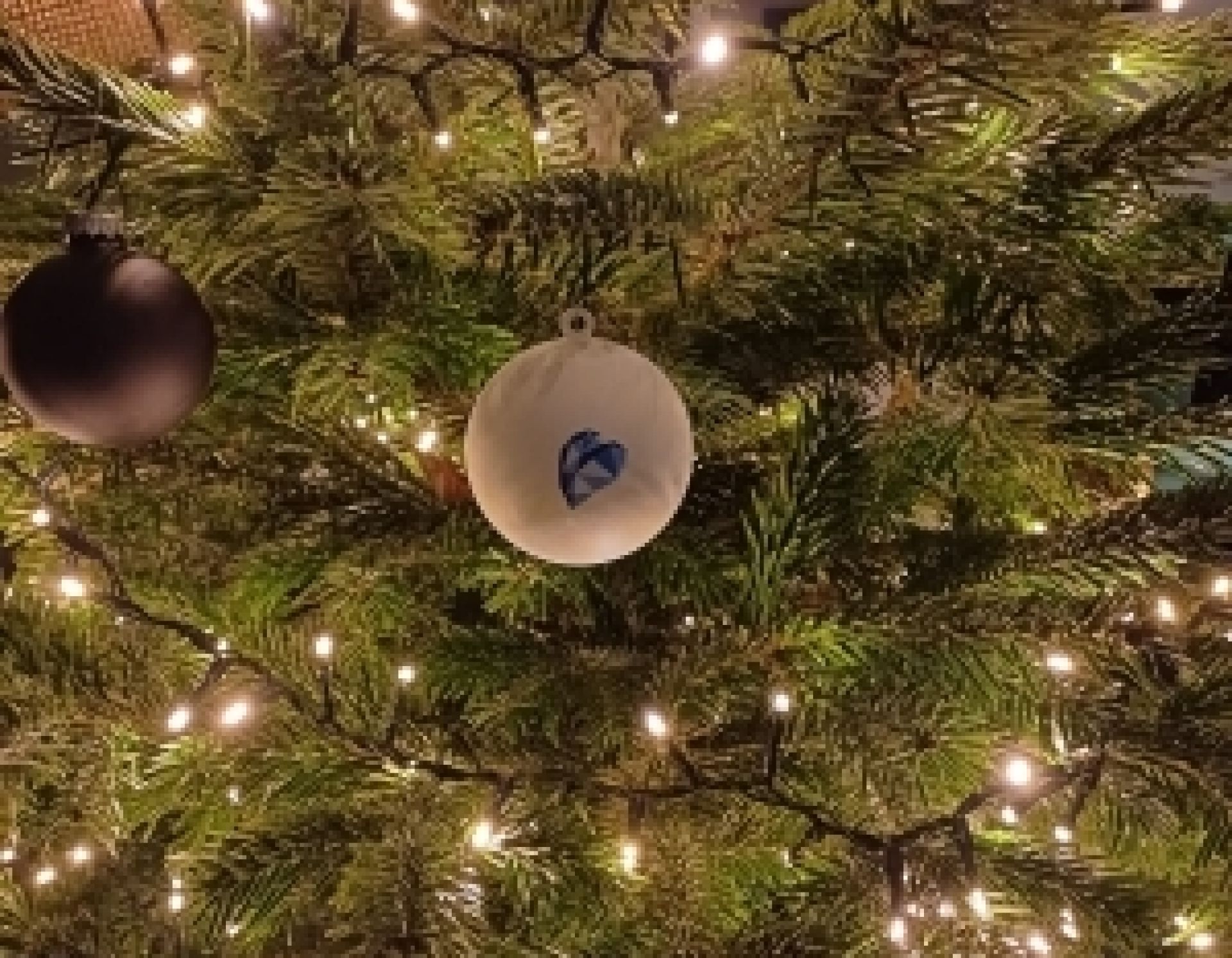 Kerstboom met een Treant bal