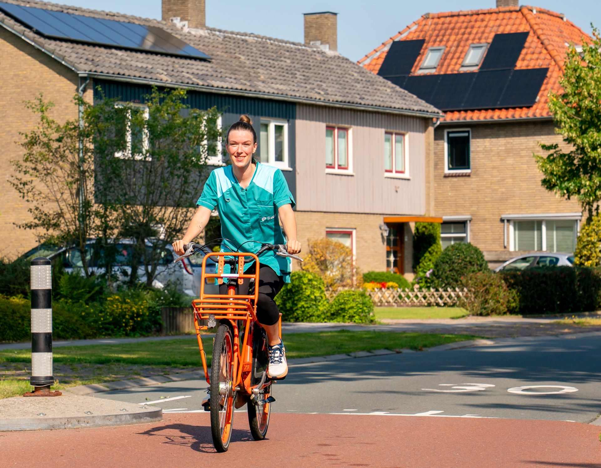 Verpleegkundige Treant Thuis op de fiets in de wijk 