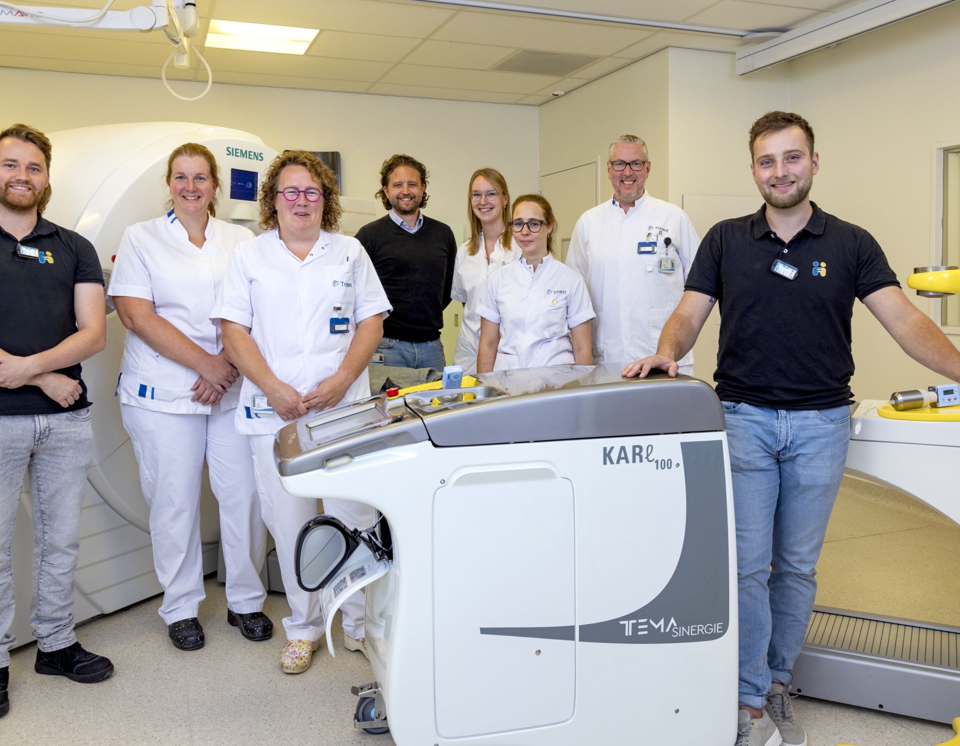 De Karl100 met collega’s van Treant en de leverancier