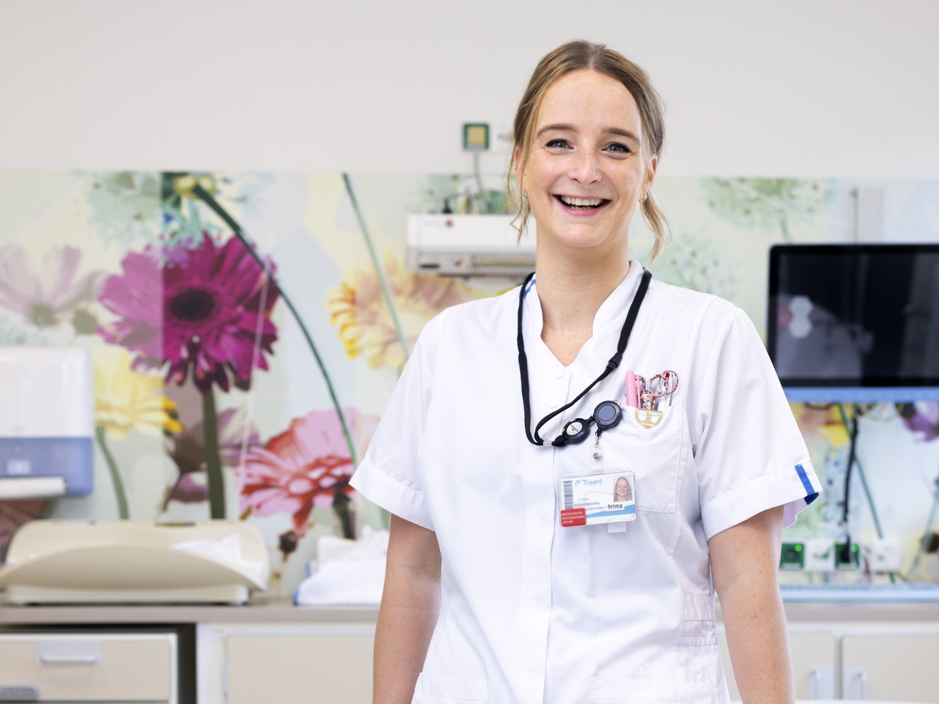 Irina Oldersma lachend aan het werk